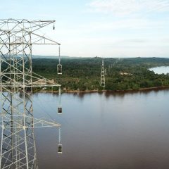 PLN Bangun Tower SUTT  Sanggau-Sekadau Melintasi Sungai Kapuas