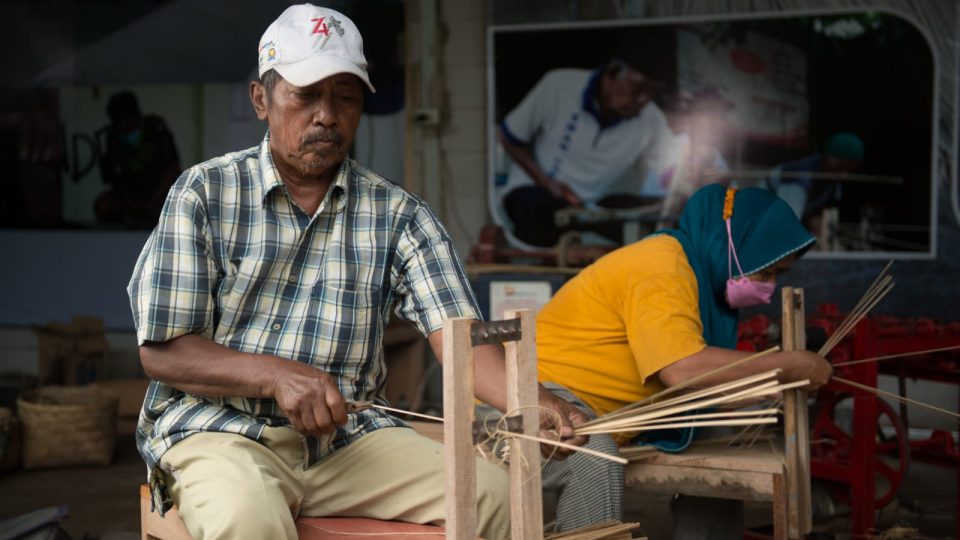 Berkat Bukit Asam, Indonesia Stop Impor Tusuk Sate