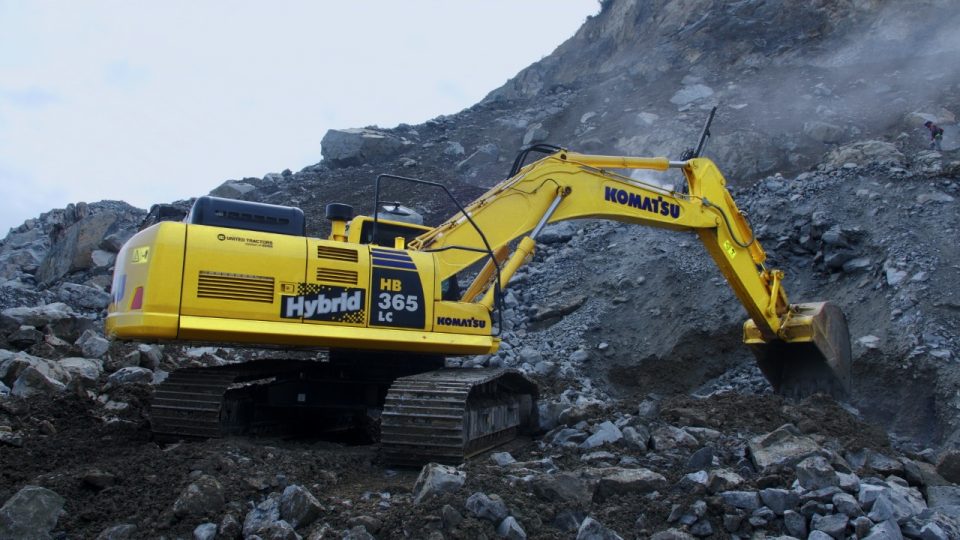 Dorong Net Zero Emission, United Tractors Ciptakan Excavator Hybrid