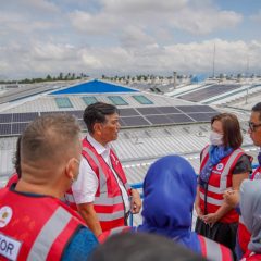 PLTS Atap Pabrik Danone Aqua Mambal Dorong Transisi Energi Berkelanjutan