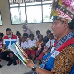Dongeng Kampung Klayas, Saat Direktur Operasi KPI Ajarkan Hemat Air kepada Anak Papua