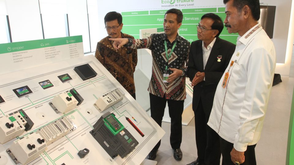 Hadapi Era Electricity 4.0, Schneider Electric Gelar Electrical Education Program & Competition