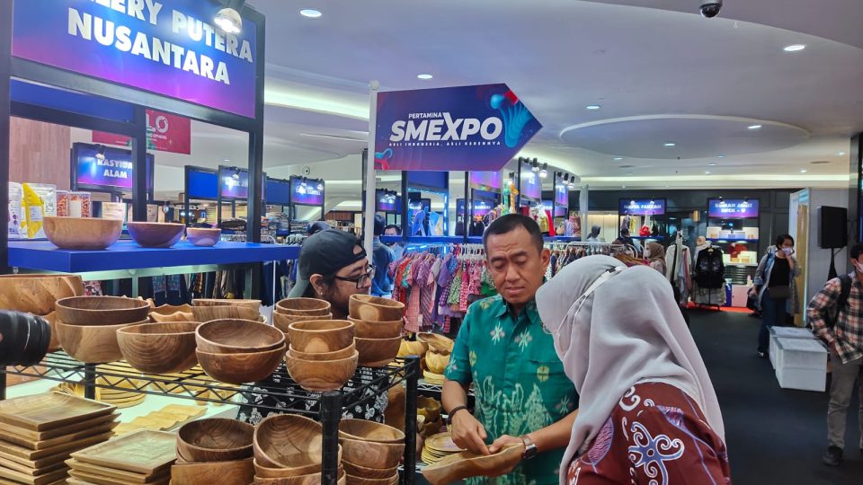 Masyarakat Borong Dagangan UMK di Pertamina SMEXPO 2022