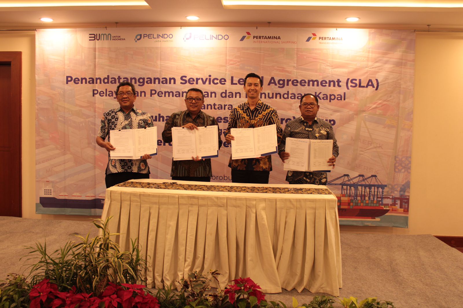 Jinsiy poyabzal, paypoq va yubkalar