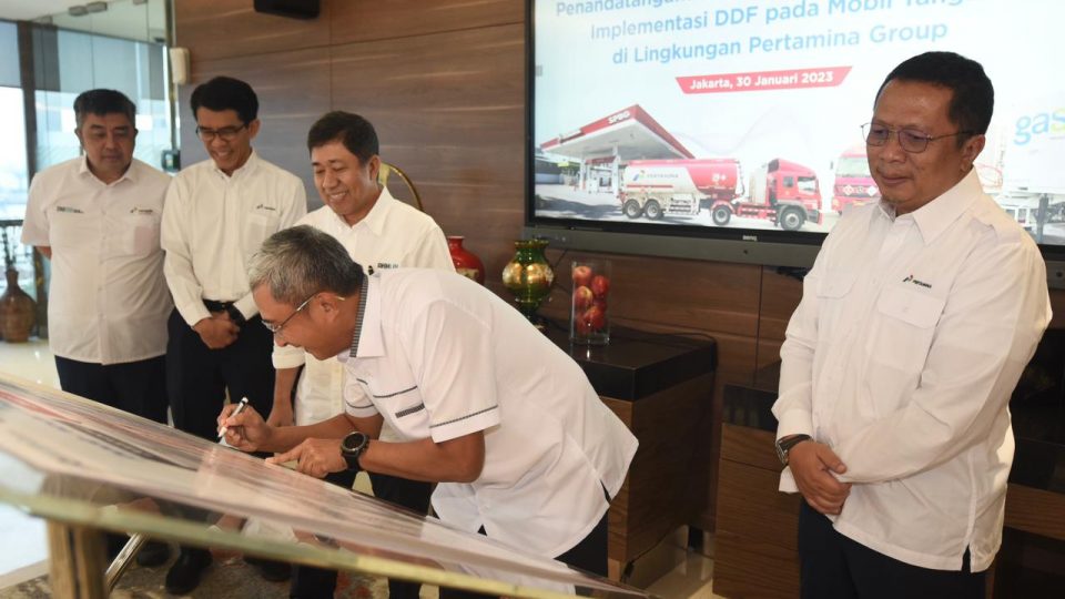 Pertamina Targetkan 300 Mobil Tangki Diesel Dual Fuel di Tahun 2025