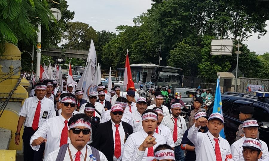 Serikat Pekerja Pertamina Lakukan Aksi Turun Ke Jalan Desak Pembatalan IPO PGE