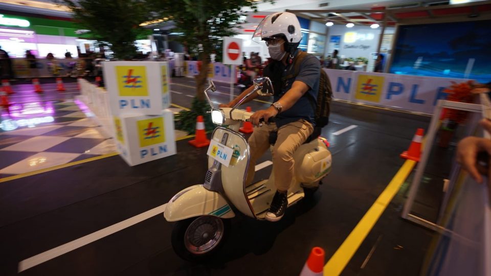 Kendaraan Listrik Bisa Buat Orang “Lebih Kaya” Daripada Kendaraan BBM?