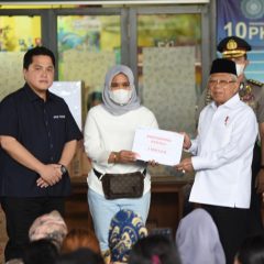 Wapres Serahkan Bantuan Pertamina Untuk Warga Pengungsi Plumpang