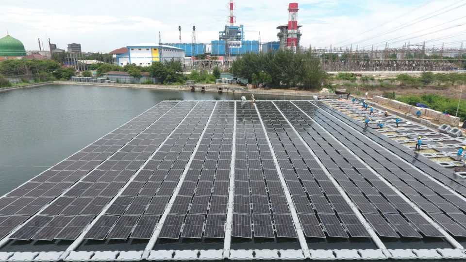 PLTS Terapung Terbesar di Indonesia Mulai Beroperasi