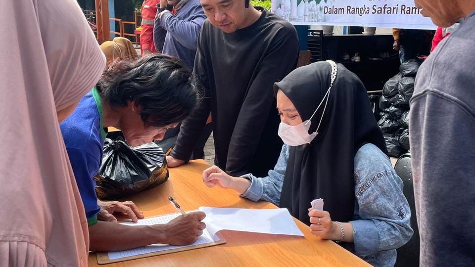 RMK Energy Berbagi 1.500 Paket Bahan Pokok di Sekitar Area Kerja