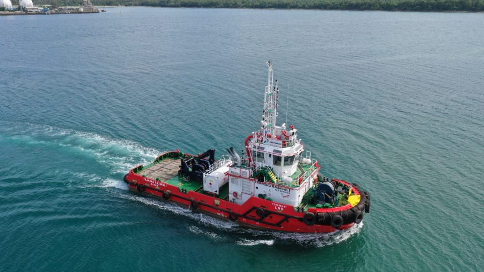 Pertamina Operasikan Kapal Tunda Ramah Lingkungan Pertama di Indonesia