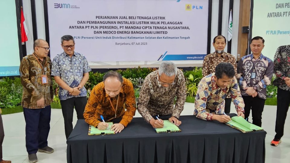 Dukung Mitigasi Gas Rumah Kaca, Medco Energi dan PLN Teken Perjanjian Jual Beli Listrik