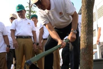 Kurangi Polusi Udara, KLHK Lakukan Aksi Tanam Pohon di Tangerang