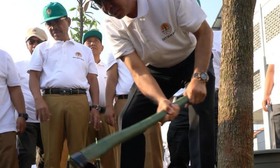 Kurangi Polusi Udara, KLHK Lakukan Aksi Tanam Pohon di Tangerang
