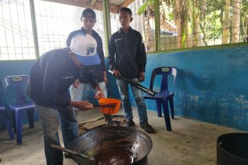 Jaga Tradisi Leluhur Berbuah Rezeki dari Gula Aren