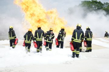 Pekerja Pertamina Hulu Mahakam Jalani LNG Fire Fighting Training di Badak LNG