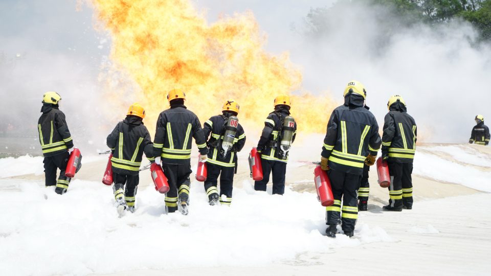 Pekerja Pertamina Hulu Mahakam Jalani LNG Fire Fighting Training di Badak LNG