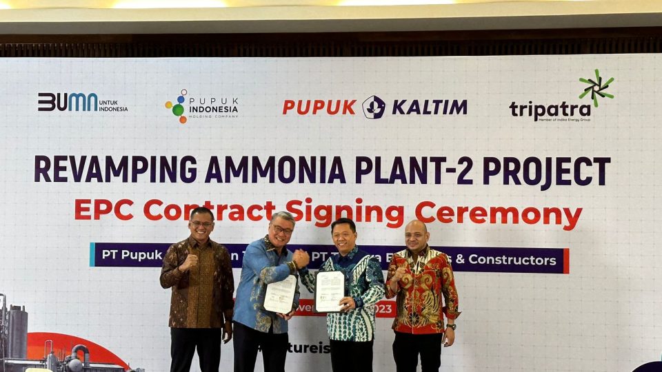 Tripatra Teken Kontrak EPC Proyek Pembaruan Pabrik Amonia-2 Pupuk Kaltim
