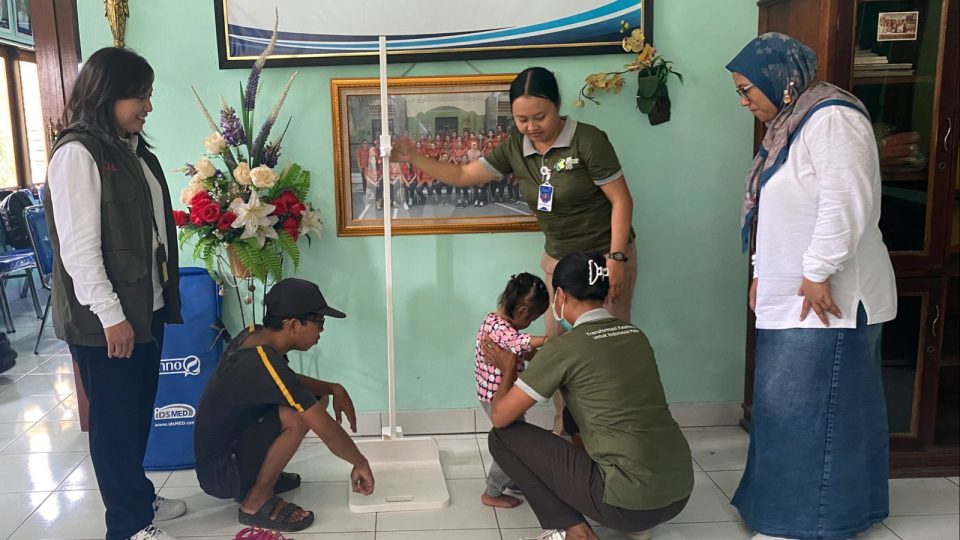 Atasi Stunting di Nusa Penida, PLN IP Berikan Bantuan Pemeriksaan Kesehatan dan Makanan Tambahan