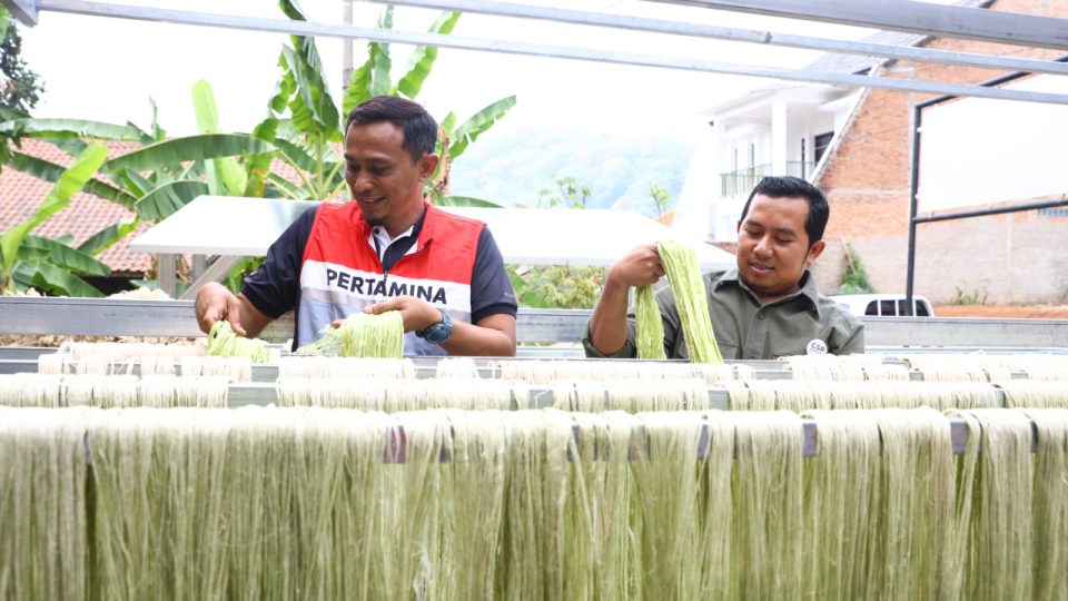 Gandeng Kelompok Pinlefi, PEP Subang Field Kembangkan Inovasi Sosial dari Serat Olahan Daun Nanas