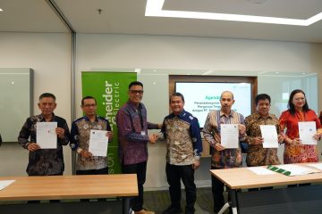 Kembangkan Kompetensi SDM Vokasi Indonesia, Schneider Electric Hibahkan Teknologi Sistem Distribusi Listrik