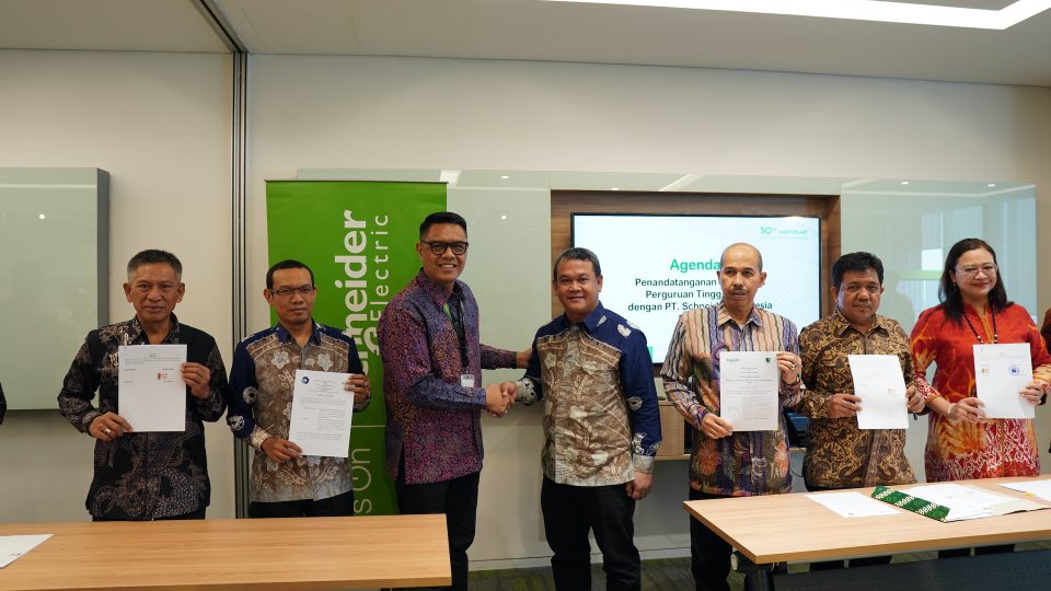 Kembangkan Kompetensi SDM Vokasi Indonesia, Schneider Electric Hibahkan Teknologi Sistem Distribusi Listrik