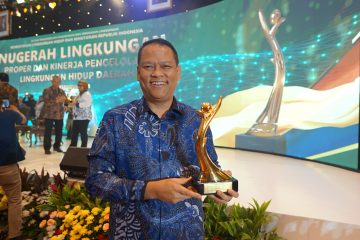 United Tractors Raih Proper Emas KLHK