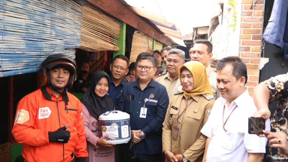 Pemerintah Mulai Bagikan Rice Cooker Gratis