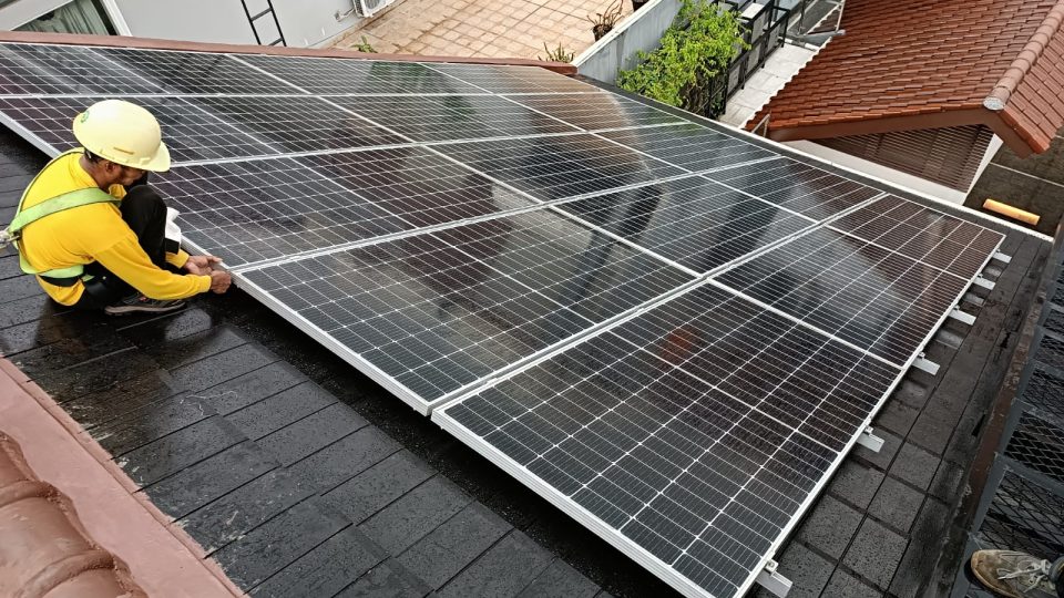 Dukung Penetrasi PLTS Atap di Sektor Residensial, Schneider Electric Energy Access Asia Investasi di SolarKita