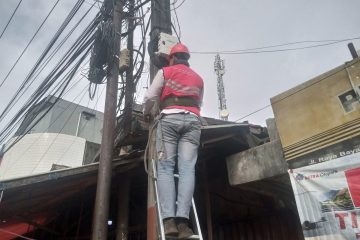 PLN Icon Plus Rutin Lakukan Penataan Kabel di Wilayah Rangkasbitung