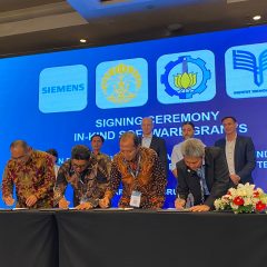 Siemens Hibah Perangkat Lunak Kelistrikan untuk Tiga Universitas