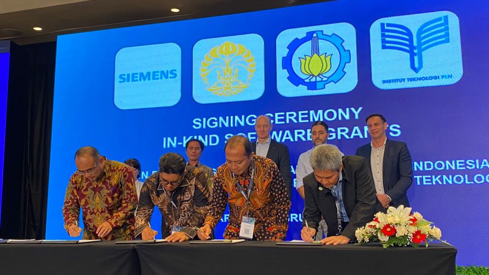 Siemens Hibah Perangkat Lunak Kelistrikan untuk Tiga Universitas