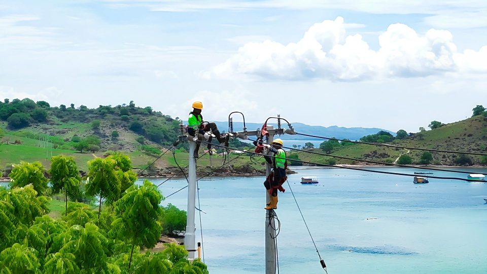 PLN Sambungkan Listrik Sumbawa ke Bajo Pulau