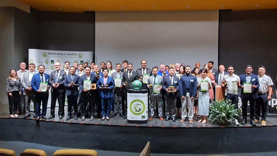 Program Konservasi Gajah PHR Diganjar Penghargaan Green World Environment Awards 2024