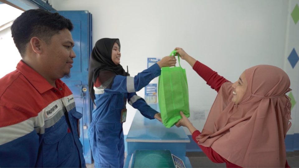 Meraup Cuan dari Bisnis “Green Laundry” dan Montir Kapal
