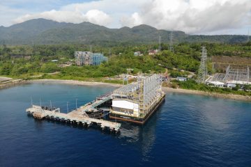 PLN Gunakan Pembangkit Apung Topang Kelistrikan di Ambon