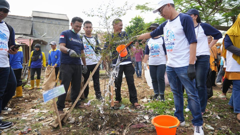 PGN Ambil Bagian Bersihkan Sampah di Pantau Teluk Labuan
