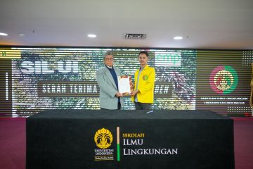 Kolaborasi Himpasiling UI dan Energi Mega Persada Wujudkan Taman Vertikal Sekolah Ilmu Lingkungan