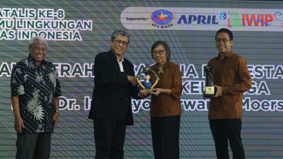 SIL UI Berikan Penghargaan “Saguna Ila Lestari” kepada Almarhum Prof Setyo Mursidik