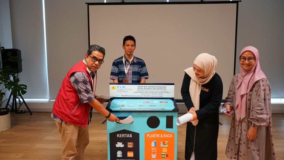 Komitmen Ciptakan Budaya K3, PLN EPI Ajak Warga Sulap Limbah Rumah Tangga Jadi Barang Bermanfaat