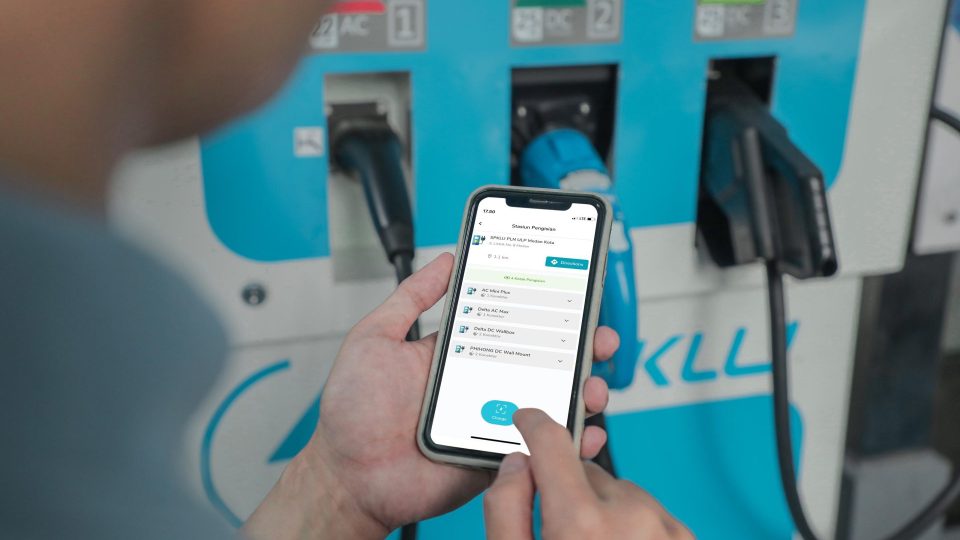 Charge Kendaraan Listrik Hanya Butuh Aplikasi PLN Mobile, Begini Caranya
