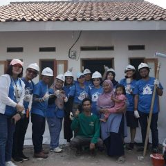 Pekerja MedcoEnergi Ambil Bagian Bangun Rumah di Mauk