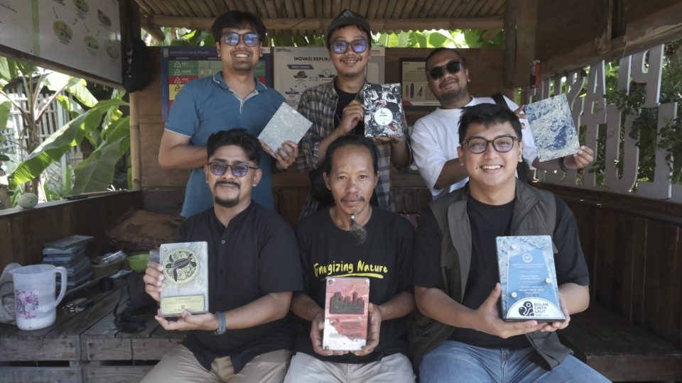 Wiralodra Jurus Warga Balongan Jadikan Sampah Bernilai Ekonomi