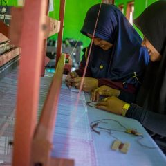 Bangkitkan Budaya Tenun di Desa Mantar,  AMMAN Raih Penghargaan Subroto 2024