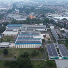 Dukung Transisi Energi, Bayer Resmikan PLTS Atap Terbesar di Industri Farmasi Multinasional