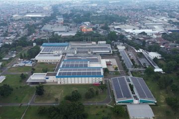 Dukung Transisi Energi, Bayer Resmikan PLTS Atap Terbesar di Industri Farmasi Multinasional