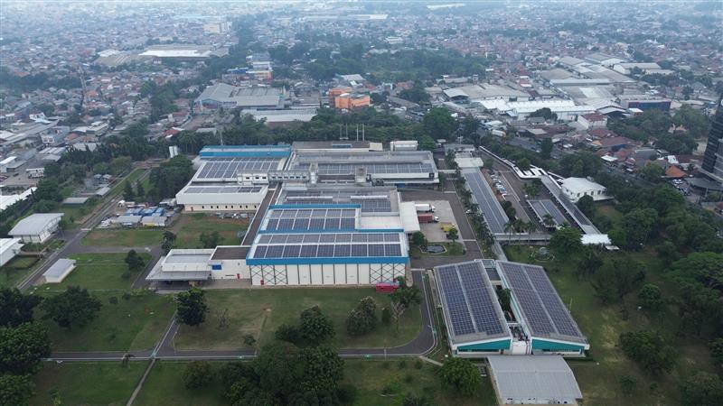 Dukung Transisi Energi, Bayer Resmikan PLTS Atap Terbesar di Industri Farmasi Multinasional