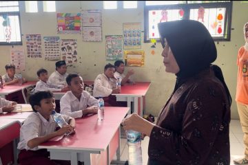 SIL UI Inisiasi Pembelajaran Pengelolaan Limbah pada Siswa SD