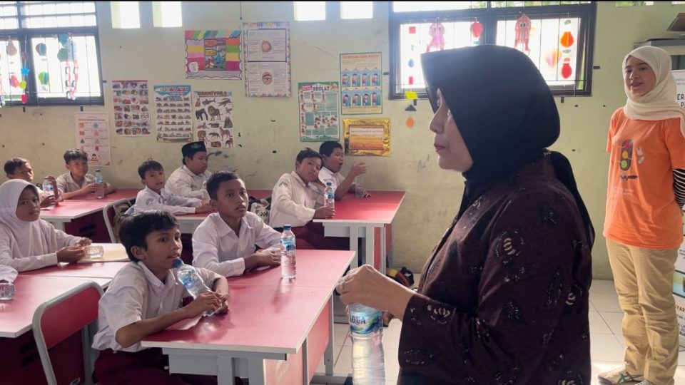 SIL UI Inisiasi Pembelajaran Pengelolaan Limbah pada Siswa SD