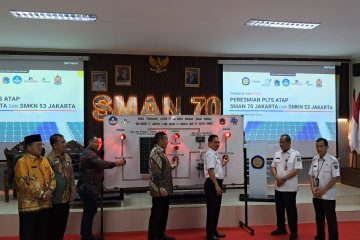 Dukung Pembangunan Berkelanjutan, Paiton Energy Hadirkan PLTS Atap di Tiga Sekolah